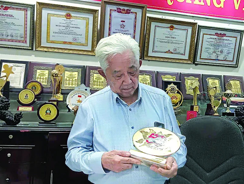 Bác sĩ Cụm phó Cụm Điệp báo A10 Nguyễn Hữu Khánh Duy và các kỷ niệm được lãnh đạo và nhà nước trao tặng